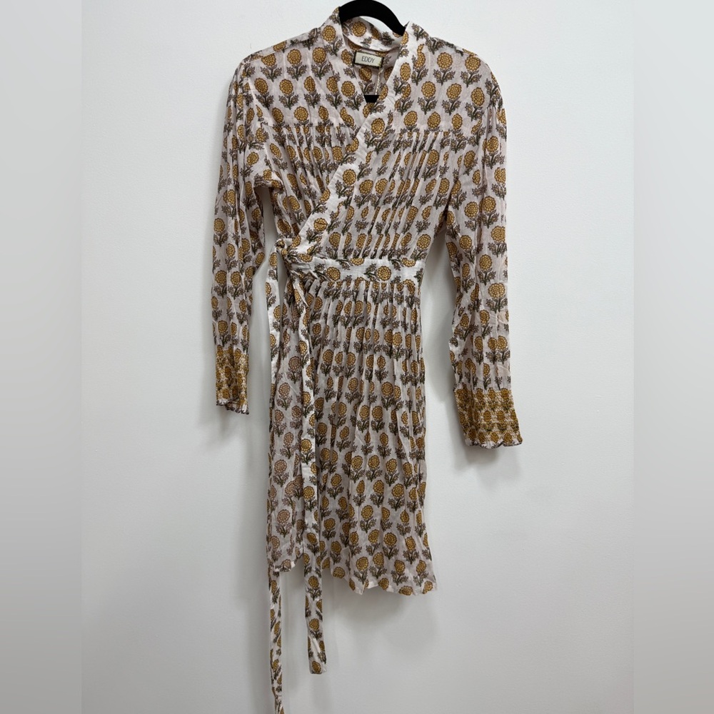 Eddy Sophia wrap night robe. Size Large, NWT.